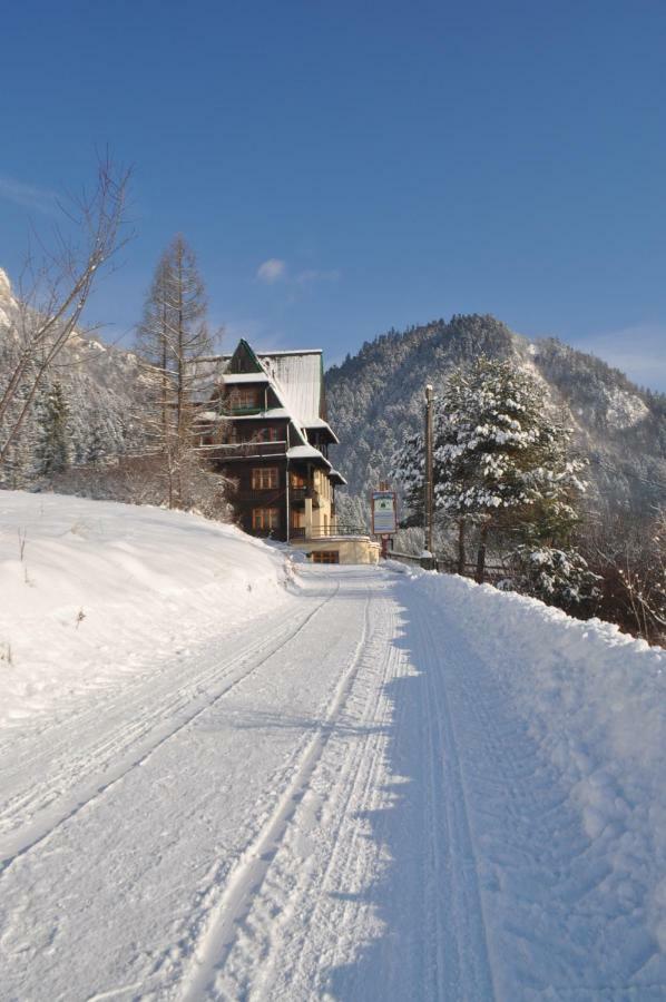 Sromowce Niżne Schronisko Pttk Trzy Korony Bed & Breakfast エクステリア 写真